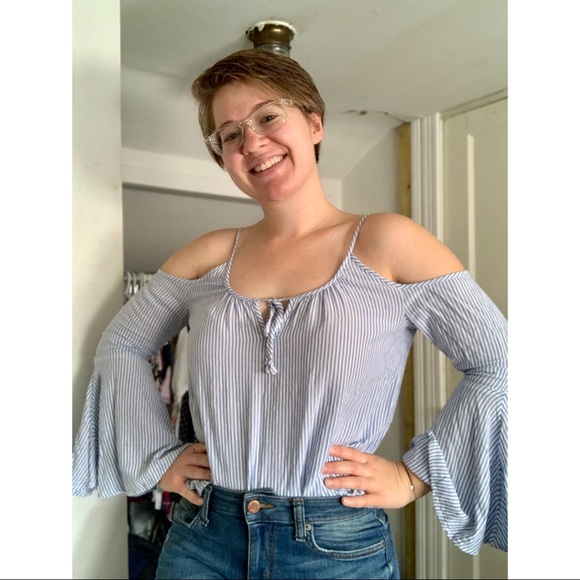 Hollister off the shoulder blouse - Picture 3 of 4